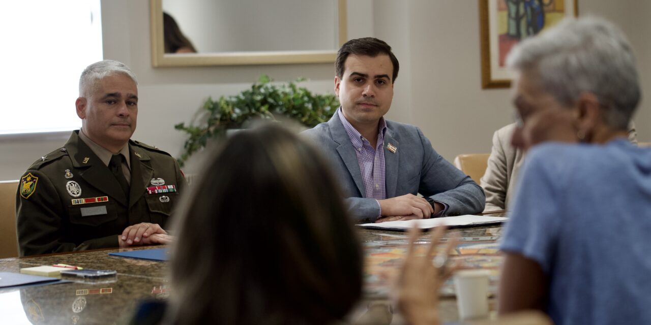 Comisionado Residente crea grupo de líderes cívicos y militares para el Programa de Nominaciones a Academias Militares