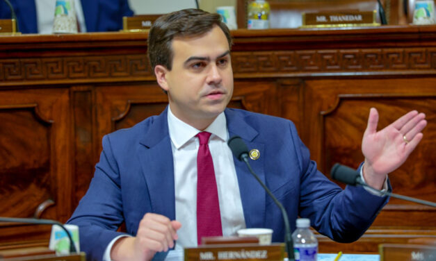 El Comisionado Residente y la Congresista Plaskett instan al Senado a incluir el aumento del ‘cover over’ del ron en el proyecto de reconciliación presupuestaria