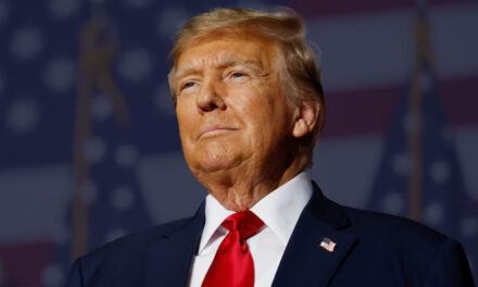 Trump firma nuevo memorando para endurecer política hacia Cuba; La Habana lo califica como “conducta criminal”