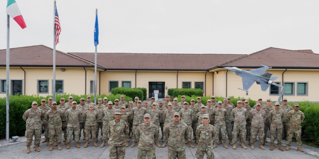 Guardia Nacional Aérea completa entrenamiento de ingeniería en Italia
