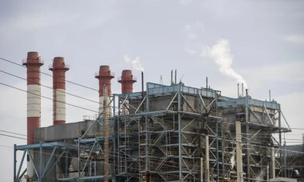 Tribunal frena contrato de energía temporal por alegadas irregularidades