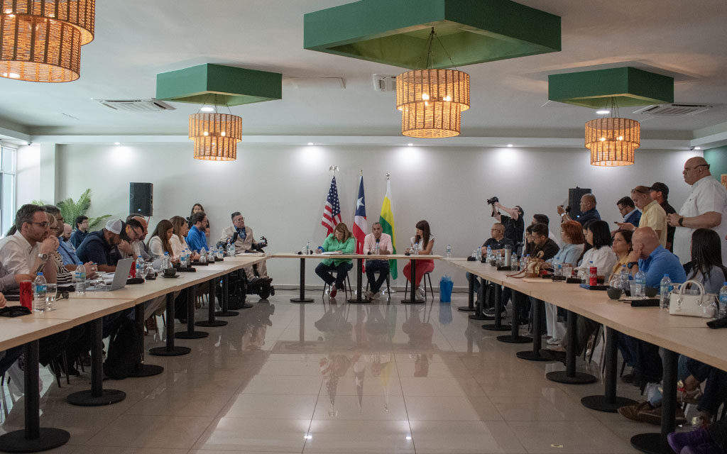 Gobernadora Jenniffer González refuerza compromiso con Guayanilla en reunión multisectorial