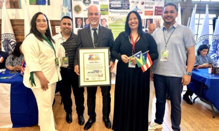 Reconocen a empresario de Cabo Rojo con el “Premio Ave Fénix” por reconstrucción de su hospedería