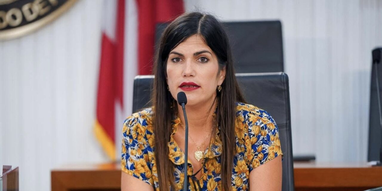 Senadora Marialy González denuncia persecución política contra el alcalde de Carolina