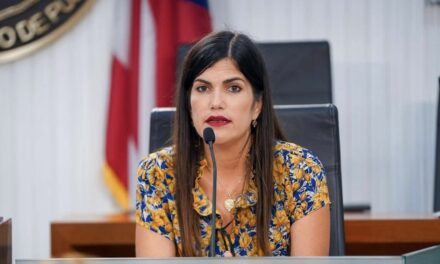 Senadora Marialy González denuncia persecución política contra el alcalde de Carolina