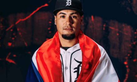 Javy Báez la saca del parque con apoyo a los residenciales