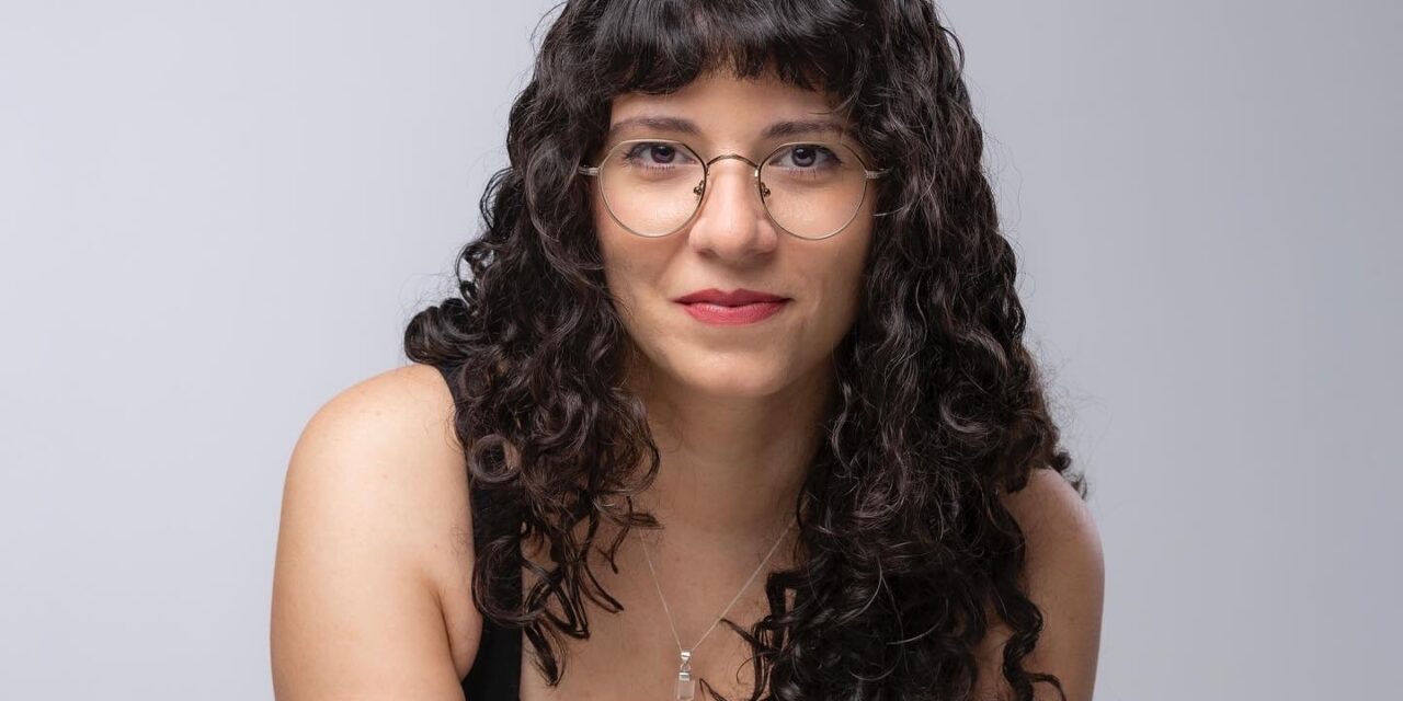 La artista puertorriqueña, Odalis Gómez Báez, inauguró su nueva exposición Donde el cuerpo guarda el duelo, en la Galería Guatíbiri