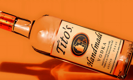 Tito’s Handmade Vodka se Convierte en un Patrocinador Oficial  de la Residencia de Bad Bunny, No Me Quiero Ir De Aquí en Puerto Rico