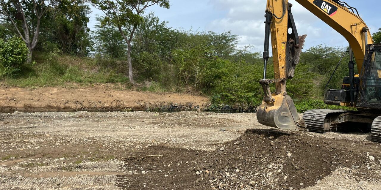 Guayanilla continúa con los trabajos de limpieza del río como medida preventiva ante la temporada de huracanes