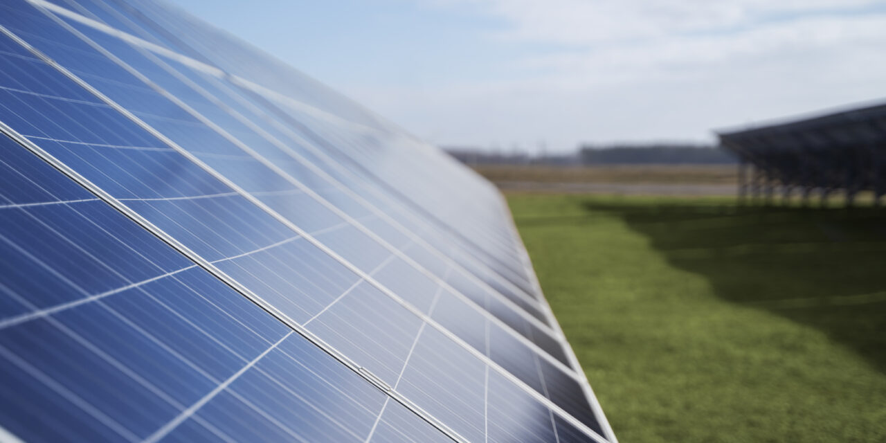 Radican medida para proteger a dueños de sistemas de placas solares