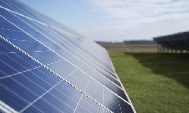Radican medida para proteger a dueños de sistemas de placas solares