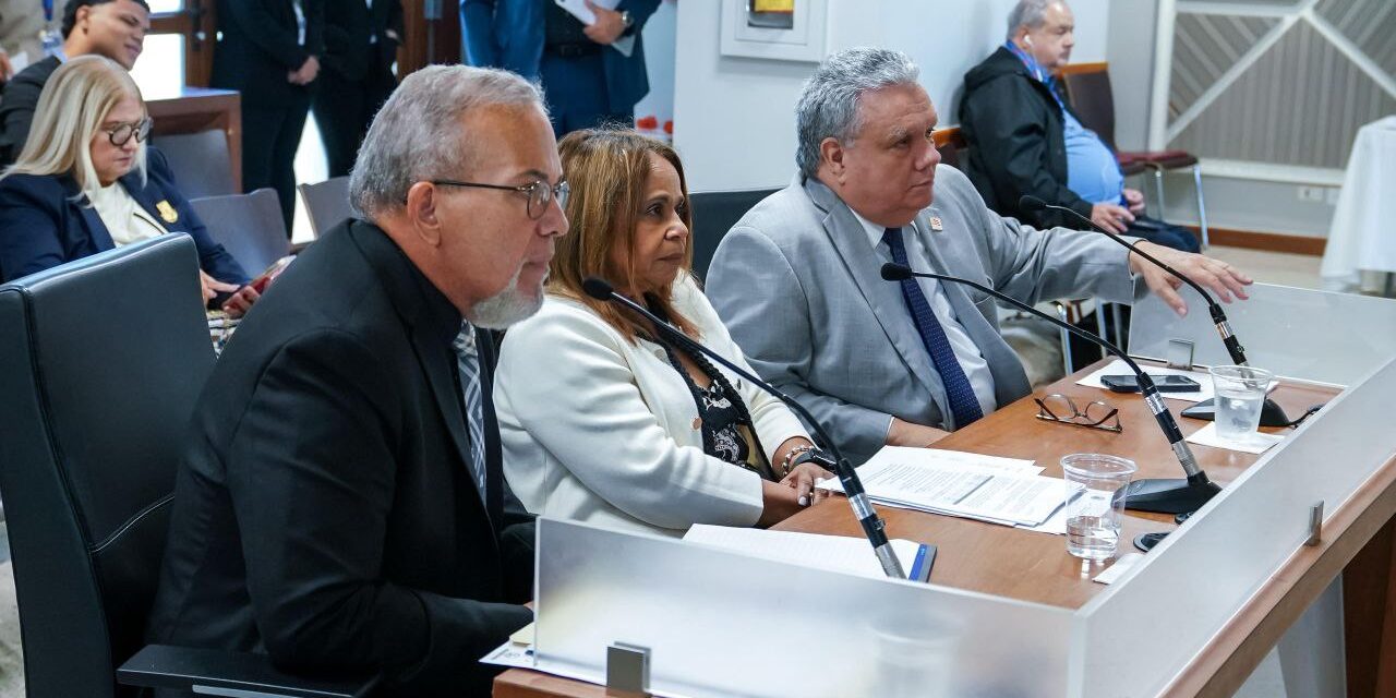 Senado investiga discrepancias en el currículo y baja tasa de aprobación en reválida de terapistas respiratorios