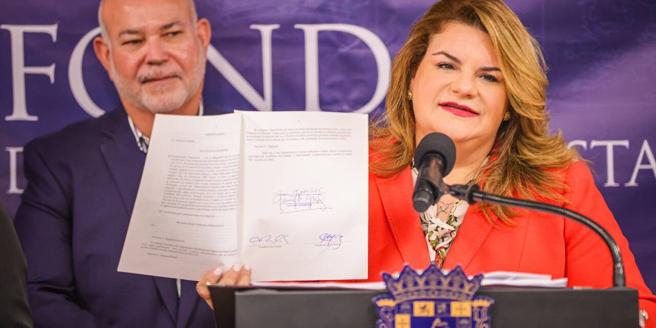 Gobernadora anuncia reducción histórica en tarifas del tipo de primas y firma ley que aumenta los beneficios a lesionados