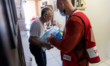 Cruz Roja Americana ofrece consejos de seguridad para los adultos mayores y sus cuidadores previo a la temporada pico de huracanes  