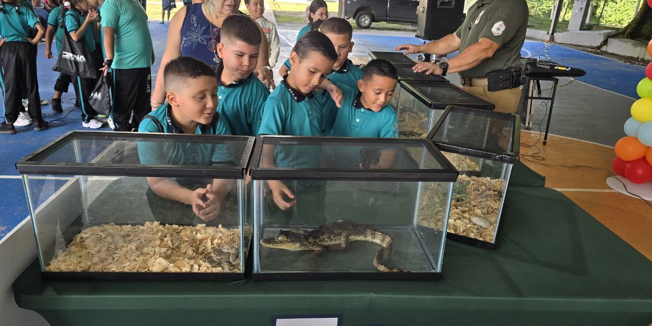 DRNA brinda charla a estudiantes sobre especies invasoras exóticas en Puerto Rico