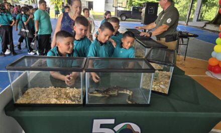 DRNA brinda charla a estudiantes sobre especies invasoras exóticas en Puerto Rico