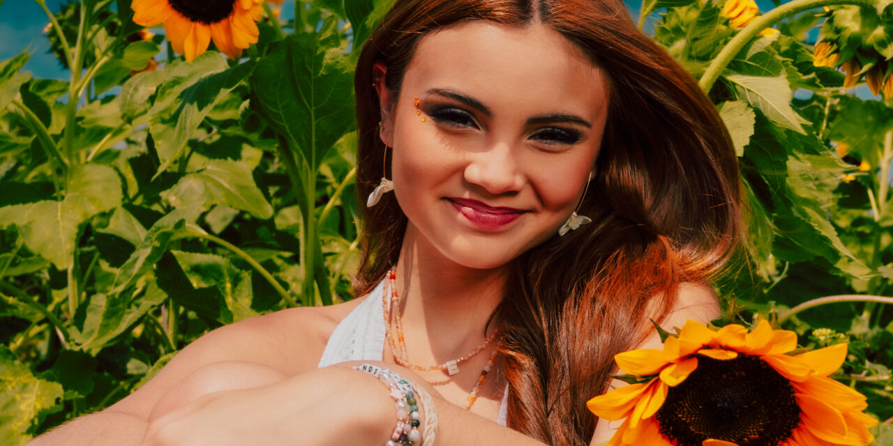 ELENA  LANZA SU EMOTIVO SENCILLO  ¿SERÁ NORMAL?