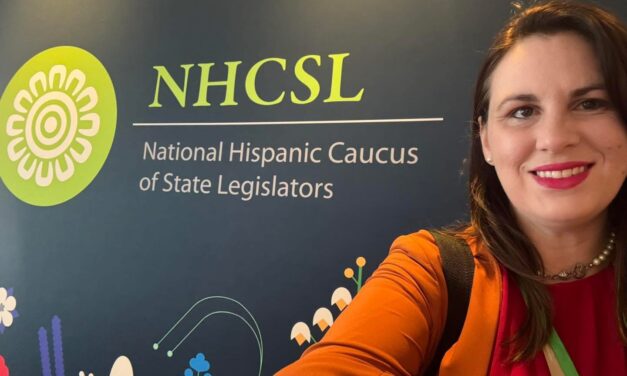 Senadora enfatiza importancia de participación femenina en la política
