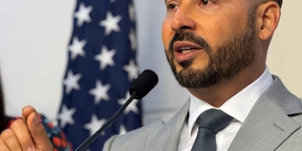 Luis Javier Hernández repudia cobro de $300 a clientes con placas solares, LUMA ataca a más de 142,000 familias