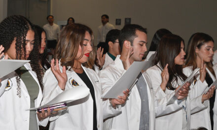Ciencias Médicas inviste con la bata blanca a 60 nuevos estudiantes de Medicina Dental