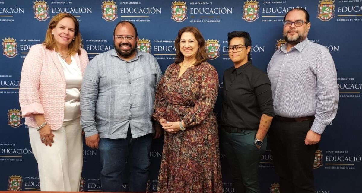 Departamento de Educación y One Stop Career firman acuerdo colaborativo para impulsar la empleabilidad de estudiantes de grado técnico en la industria de aviación