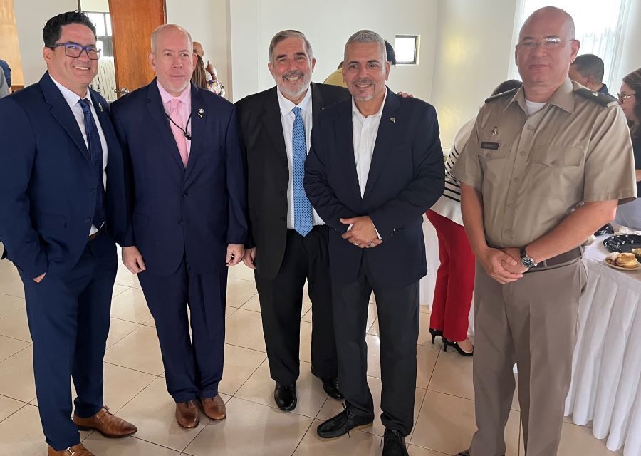 LOS BORINQUENEERS RECIBEN EMOTIVO HOMENAJE EN HATILLO