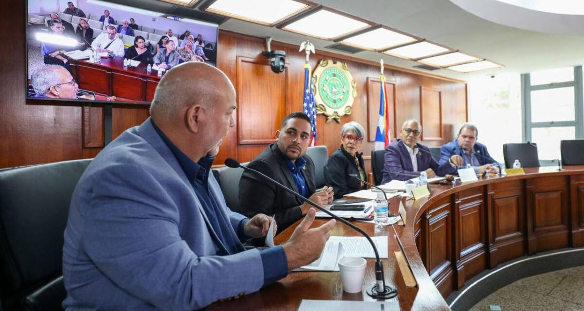 Legislatura abre investigación sobre abusos en condominios para proteger a adultos mayores