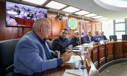 Legislatura abre investigación sobre abusos en condominios para proteger a adultos mayores