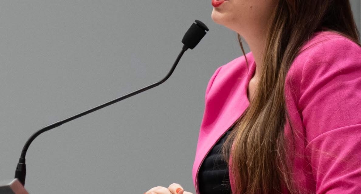 Senadora pide a la UPR permitir al comisionado residente orientar sobre cambios en la beca Pell