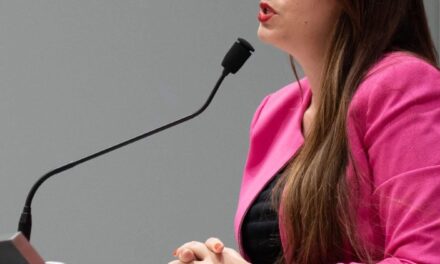 Senadora pide a la UPR permitir al comisionado residente orientar sobre cambios en la beca Pell