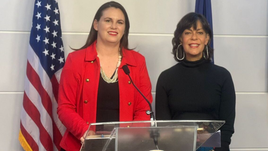 Senadoras alertan sobre alza en cesáreas y reclaman acción contra la violencia obstétrica