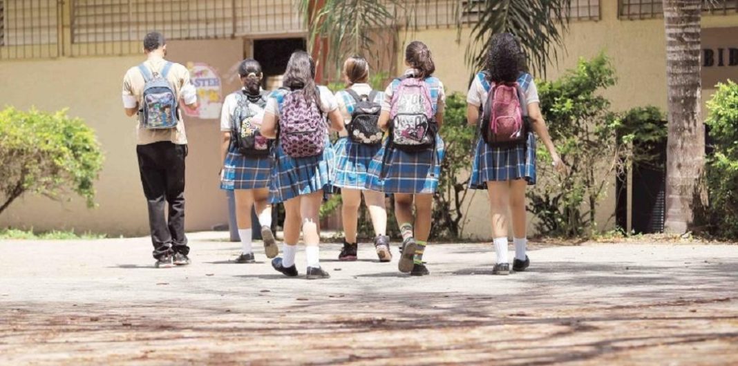 Escuelas Públicas se Transformarán en Espacios Sostenibles contra el Calor