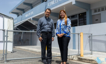 𝐑𝐞𝐜𝐨𝐧𝐨𝐜𝐞𝐧 𝐚 𝐏𝐚𝐝𝐫𝐞 𝐌𝐞𝐥𝐯𝐢𝐧 𝐃𝐢́𝐚𝐳 𝐲 𝐂𝐚𝐫𝐦𝐞𝐧 𝐑𝐨𝐝𝐫𝐢́𝐠𝐮𝐞𝐳 𝐩𝐨𝐫 𝐫𝐞𝐯𝐢𝐭𝐚𝐥𝐢𝐳𝐚𝐫 𝐞𝐬𝐜𝐮𝐞𝐥𝐚 𝐲 𝐩𝐚𝐫𝐫𝐨𝐪𝐮𝐢𝐚 𝐞𝐧 𝐆𝐮𝐚𝐲𝐚𝐧𝐢𝐥𝐥𝐚