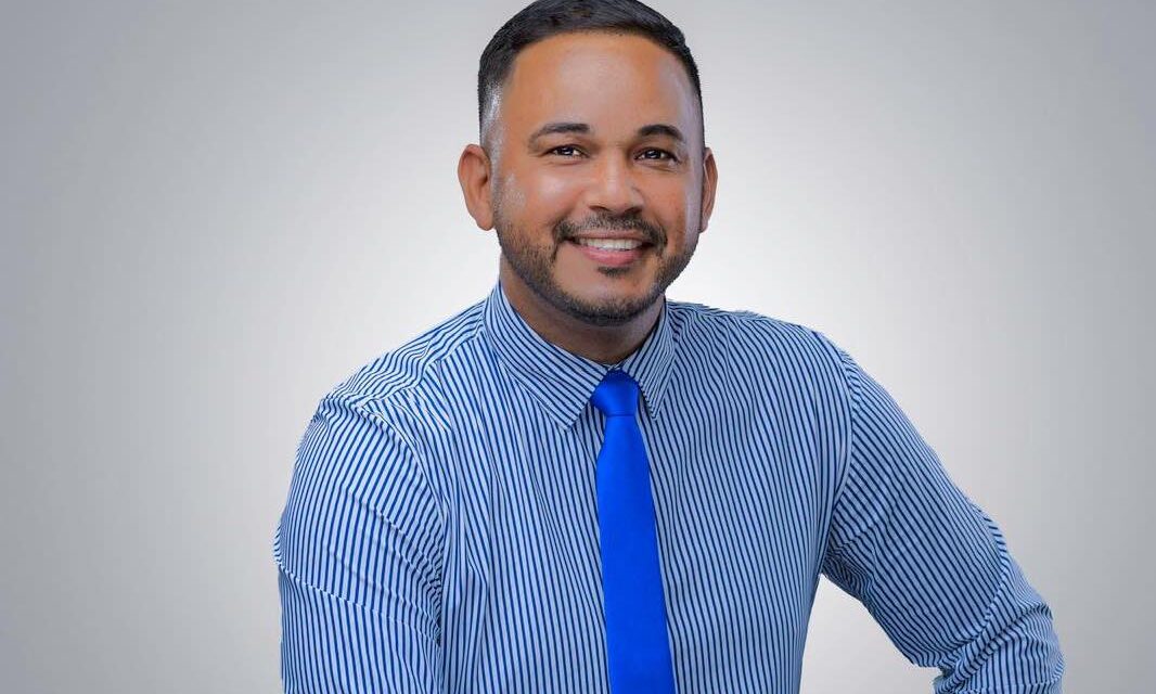 Alcalde de Peñuelas presenta informe de logros y retos tras nueve meses de gestión