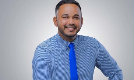 Alcalde de Peñuelas presenta informe de logros y retos tras nueve meses de gestión