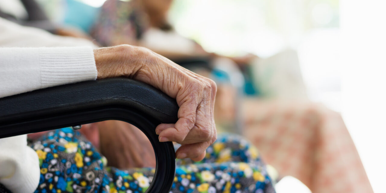 Cámara aprueba medida para fortalecer la seguridad en hogares de adultos mayores