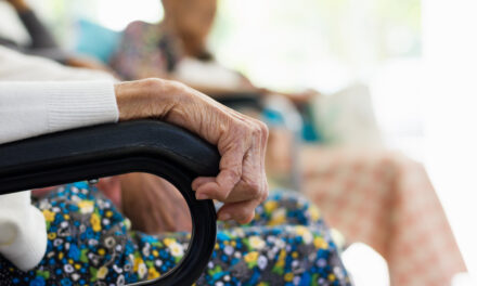 Cámara aprueba medida para fortalecer la seguridad en hogares de adultos mayores