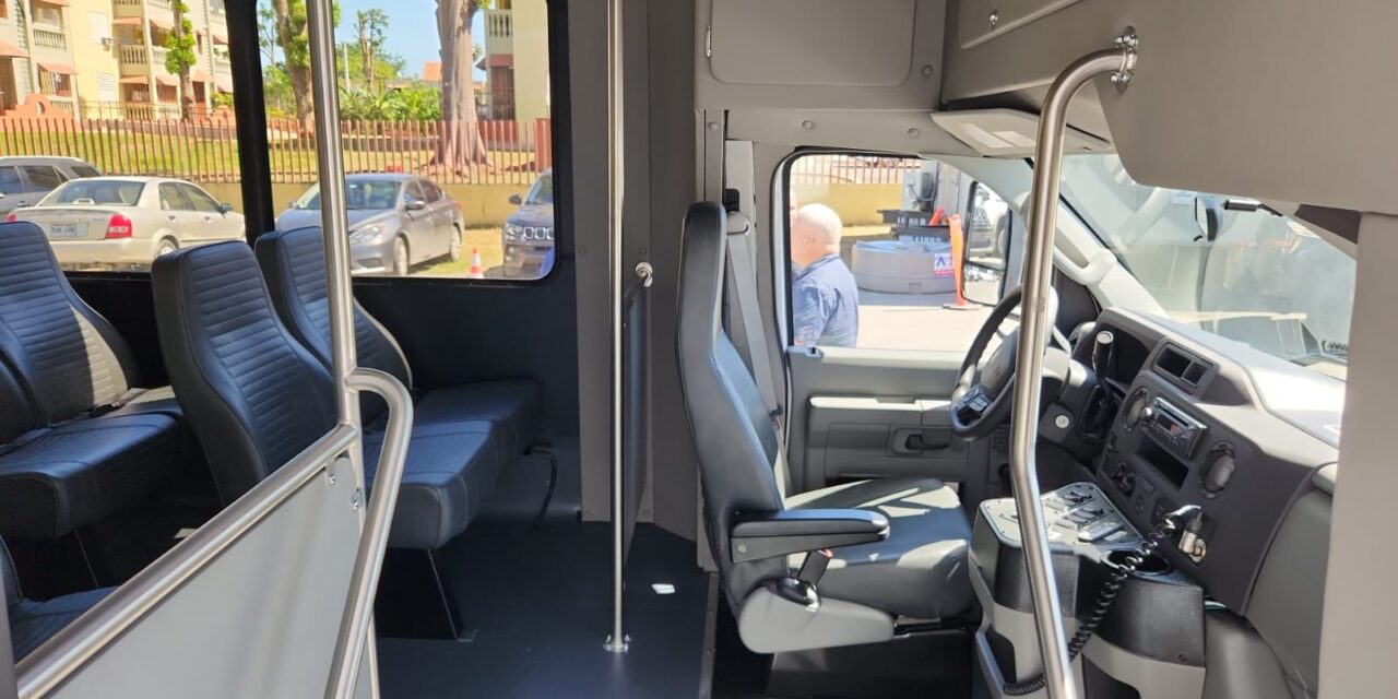 Guayanilla adquiere nueva flota de transporte colectivo con nueve nuevos vehículos