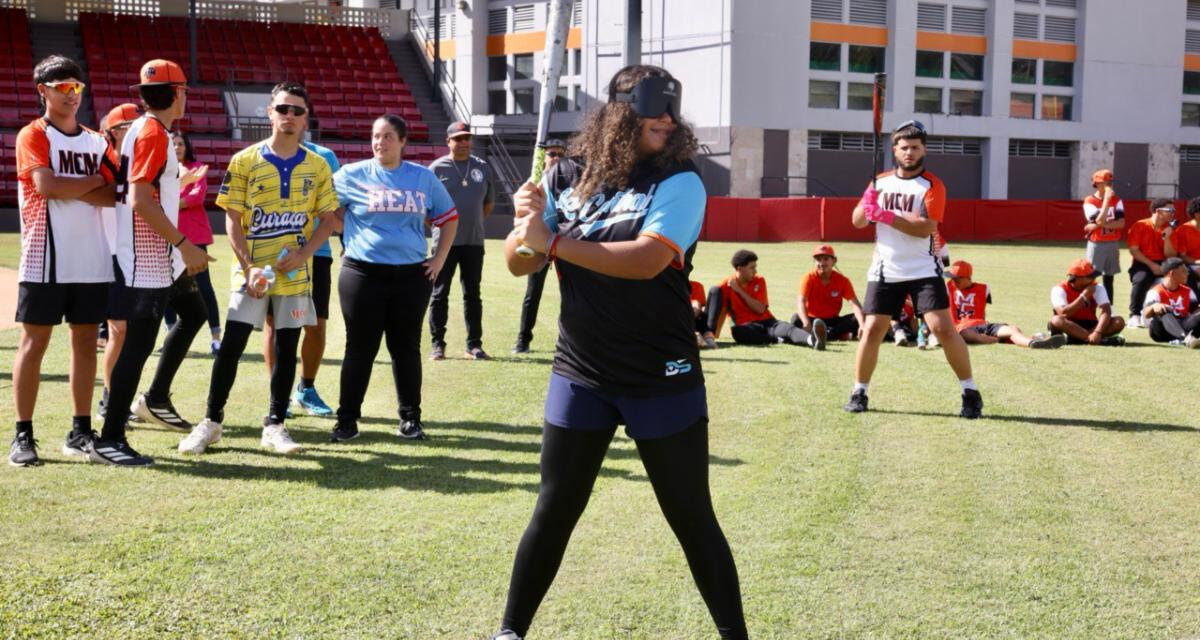 Escuela Especializada en Béisbol de Comerío celebra encuentro inclusivo con atletas ciegos