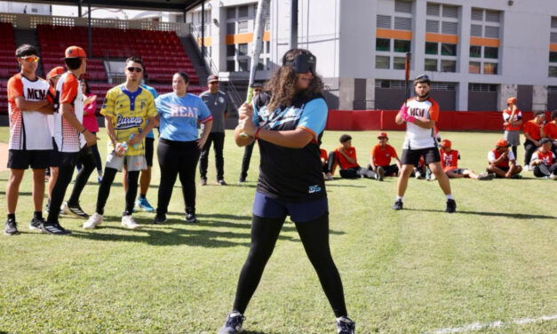 Escuela Especializada en Béisbol de Comerío celebra encuentro inclusivo con atletas ciegos