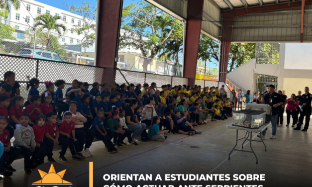 Orientan a estudiantes sobre cómo actuar ante serpientes, caimanes y otras especies exóticas