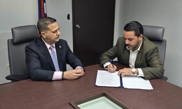 Agricultura y Corrección firman acuerdo colaborativo para llevar más “Manos Pa’l Campo”