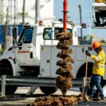 Electricoop firma contrato con Genera PR para llevar manos puertorriqueñas al mantenimiento de la red eléctrica