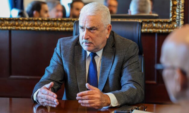 Presidente del Senado impulsa ley para proteger los ingresos y la dignidad de menores creadores de contenido digital