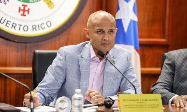 Legisladores exigen justicia salarial para quienes sostienen los servicios sociales del País