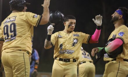 San Sebastián arranca encendido y se queda solo en la cima de la Doble A