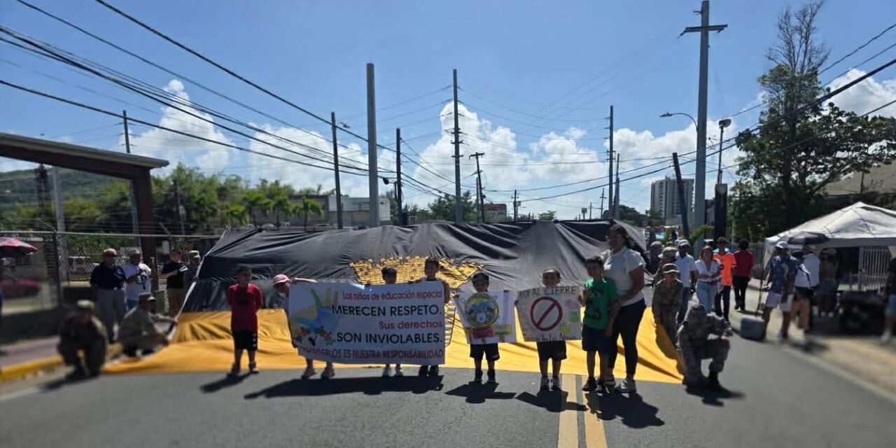 Alzan su voz contra el cierre de la Escuela Luis A. Ferré Aguayo en el Festival del Café en Yauco