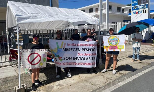 Alzan su voz contra el cierre de la Escuela Luis A. Ferré Aguayo en el Festival del Café en Yauco
