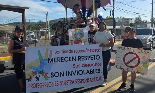 Alzan su voz contra el cierre de la Escuela Luis A. Ferré Aguayo en el Festival del Café en Yauco