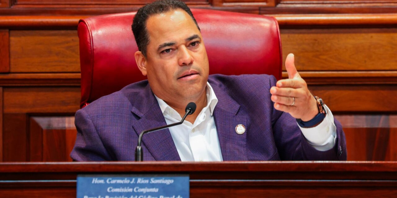 Vicepresidente Carmelo Ríos presenta proyecto para garantizar transparencia en precios de servicios hospitalarios